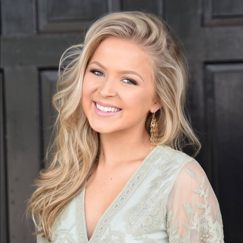 Meet your Posher, Claudia